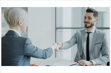 Karriere bei D&M – Gespräch im Büro